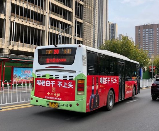 张家港公交车身广告价格表_央晟传媒